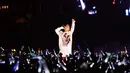 Penyanyi tampan ini memesona penonton dengan aksi panggungnya yang memukau. G-Dragon memilih pakaian yang ‘casual’ untuk penampilannya di atas panggung. (Bintang/EPA)