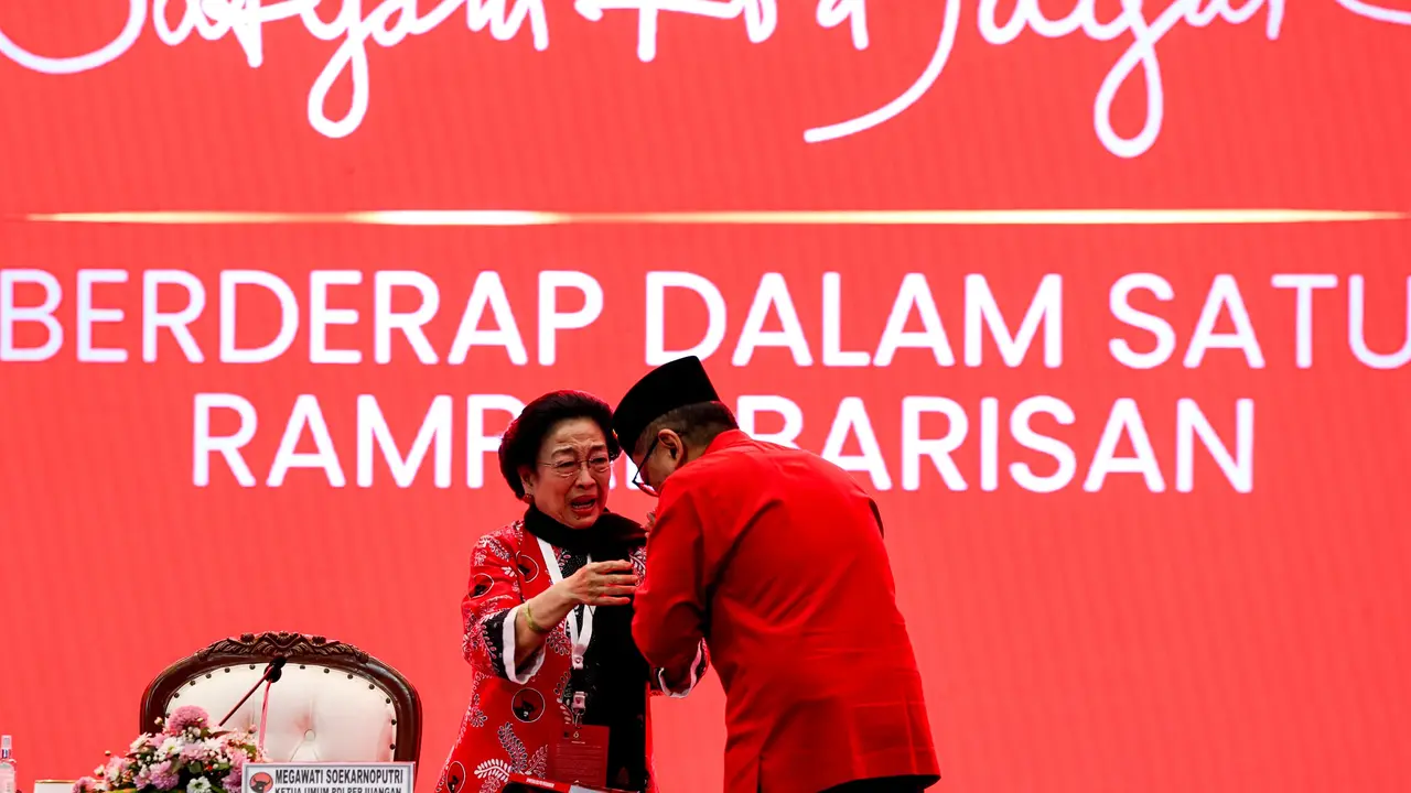 Ketua Umum PDI Perjuangan Megawati Soekarnoputri dan Sekretaris Jenderal Hasto Kristiyanto di di Bali Nusa Dua Convention Center (BNDCC), Badung, Bali, Sabtu (2/8/2025) (Liputan6.com/Putu Merta)