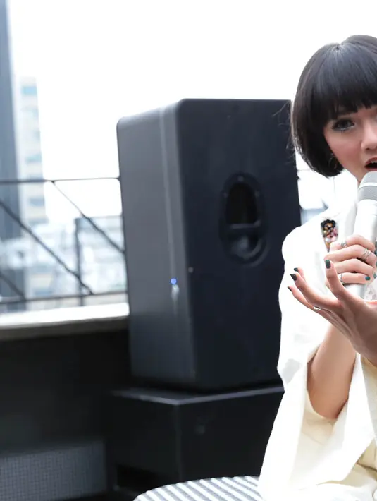 Cukup lama tak mewarnai dunia seni Indonesia, ternyata Intan tak pensiun untuk selamanya. Kini ia kembali hadir membawa sesuatu yang baru yang akan disajikan untuk para penggemarnya. (Deki Prayoga/Bintang.com)