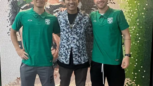 5 Potret Sho Yamamoto saat di Luar Lapangan, Winger Persebaya Surabaya