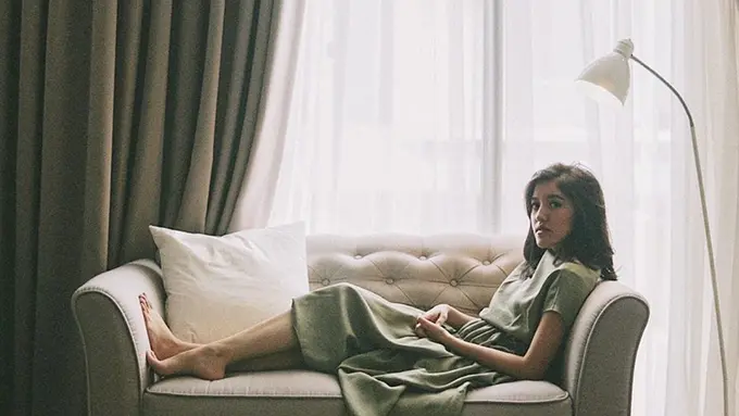 Gaya Santai Ify Alyssa, Tebar Senyum Manis