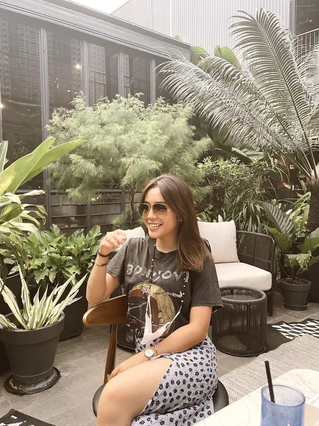 7 Potret Terbaru Fay Nabila, Debut dalam Girlgrup Girls Girls