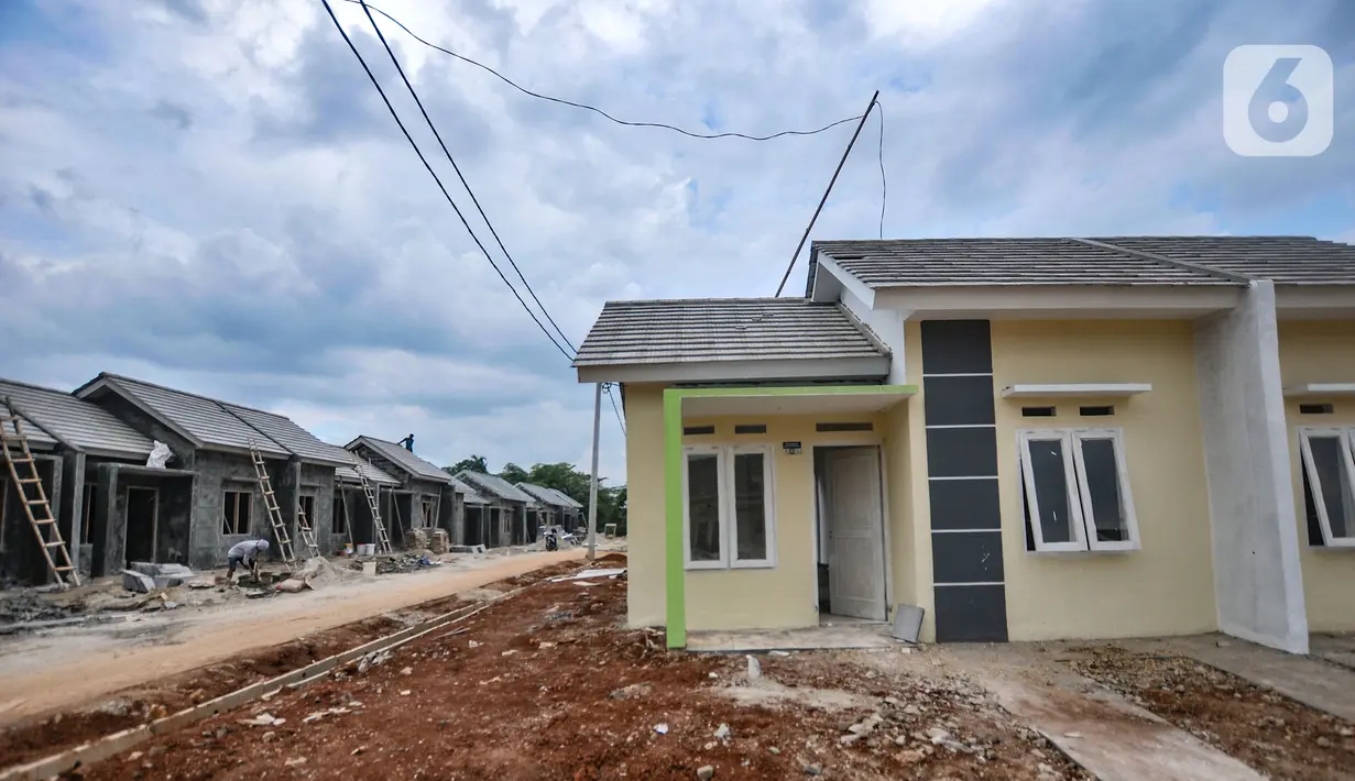 Suasana perumahan subsidi di kawasan Klapanunggal, Kabupaten Bogor, Jawa Barat, Rabu (16/6/2021). Bantuan terdiri dari Fasilitas Likuiditas Pembiayaan Perumahan, Bantuan Pembiayaan Perumahan Berbasis Tabungan, Subsidi Bantuan Uang Muka, dan Tabungan Perumahan Rakyat. (merdeka.com/Iqbal S. Nugroho)