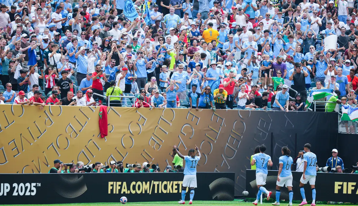 Dua gol City disumbangkan oleh Phil Foden dan Jeremy Doku. Kemenangan ini mengantarkan wakil Inggris itu meraih tiga poin perdana. (AP Photo/Derik Hamilton)