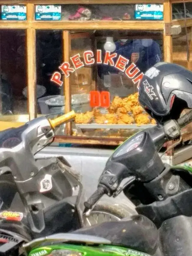 7 Tulisan di Gerobak Jualan Ini Bikin Mikir Dua Kali