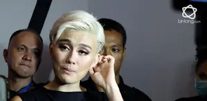 Total berkarya, Agnez Mo tak menyangka video klip long as I get paid jadi pro kontra.