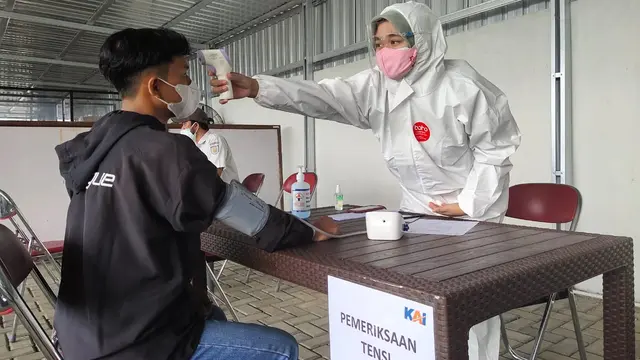 Layanan vaksinasi Covid-19 gratis di Stasiun Purwokerto untuk pelanggan kereta api jarak jauh. (Foto: Liputan6.com/Humas Daop 5 Purwokerto)