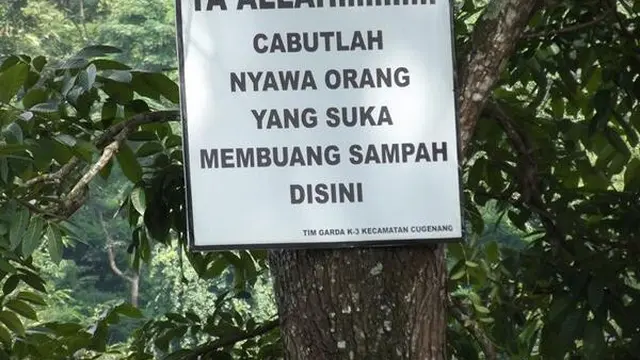 6 Tulisan Buang Sampah Pakai Ancaman Ini Ngeri-Ngeri Sedap, Kocak