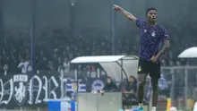 Ratusan Persikmania memberi motivasi dengan menghadiri latihan Hugo Samir dkk. di Stadion Brawijaya. (Bola.com/Gatot Sumitro)