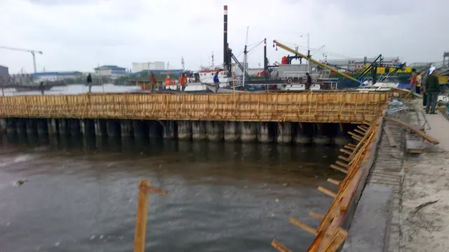 Giant Sea Wall