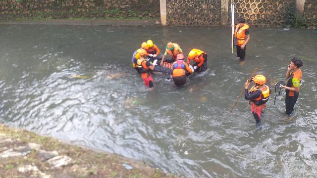2 Bocah Hanyut di Kali Mampang Jaksel Ditemukan Meninggal