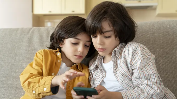 Mengenal Karakter Anak Generasi Beta (photo by freepik.com)