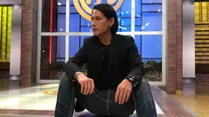 Chef Juna yang dikenal sebagai salah satu juri di masterChef Indonesia ini lebih sering tampil dengan outfit casual. Namun beberapa kali kesempatan ia juga pernah pakai jas formal. (Liputan6.com/IG/junarorimpandeyofficial)