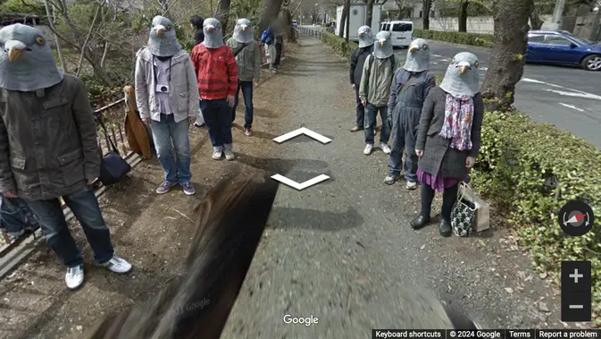 Manusia dengan kepala merpati di Jepang (weirdgoogleearth.com)