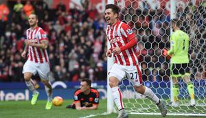 Striker Stoke City, Bojan Krkic, merayakan gol ke gawang Manchester United pada laga Premier League di Britannia, Stoke, Sabtu (26/12/2015) malam WIB. (AFP/Paul Ellis)