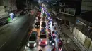 Pengendara kendaraan bermotor melintas di Jalan Raya Cikarang, Bekasi, Jawa Barat, Rabu (18/3/2026). Peningkatan arus kendaraan mulai terlihat di jalur arteri wilayah Kabupaten Bekasi pada mudik Idul Fitri 2026.