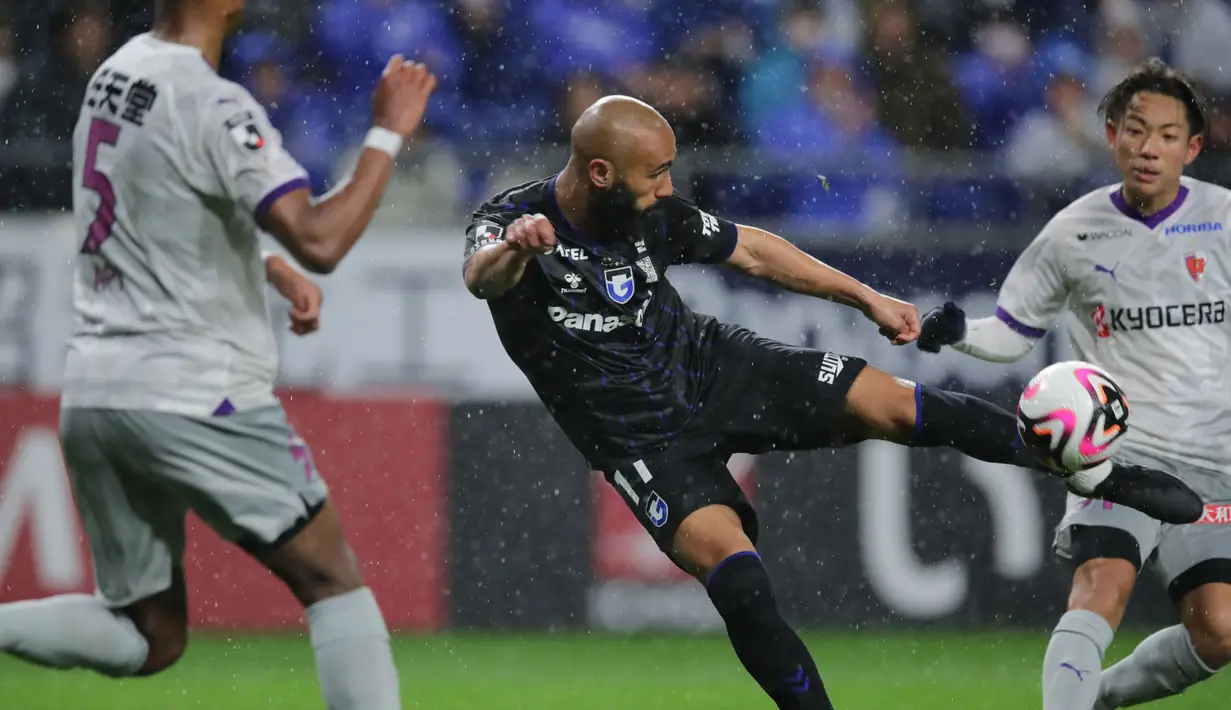Gamba Osaka juga memiliki alternatif di lini depan pada seorang Issam Jebali, striker gaek berusia 32 tahun asal Tunisia yang musim ini baru dimainkan 4 kali dengan torehan satu assist. (J.LEAGUE)