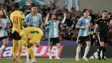 Lionel Messi dari Argentina (tengah) merayakan usai mencetak gol ketiganya melalui titik penalti dalam pertandingan terakhirnya bersama tim nasional—sebuah laga persahabatan melawan Benin—di Buenos Aires, Argentina, Selasa, 6 Oktober 2026. (Foto AP/Natacha Pisarenko)