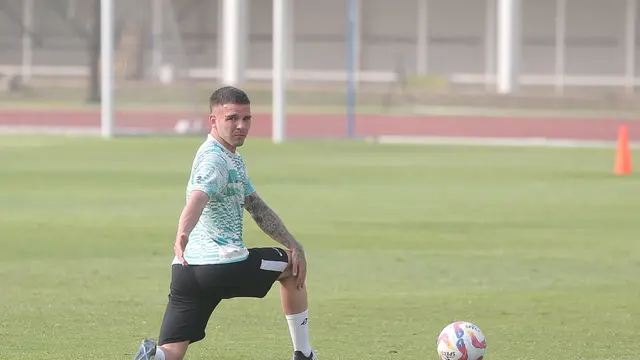 Calvin Verdonk latihan Timnas Indonesia