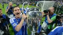 Semasa di Chelsea dalam rentang 2001-2013, Frank Lampard berkembang menjadi pemain tangguh. Ia berandil membawa Chelsea merebut 1 trofi UCL, 1 trofi UEL, 3 trofi Premier League, 4 trofi Piala FA, 2 trofi Piala Liga dan 2 trofi Community Shield. (AFP/Adrian Dennis)