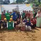 Para petani binaan Baznas RI di Desa Mulyajaya, Kecamatan Banjarwangi, Garut, Jawa Barat siap mengoptimalkan potensi bibit varietas jagung hibrida R7 di kawasan pertanian Garut Selatan. (Liputan6.com/Jayadi Supriadin)