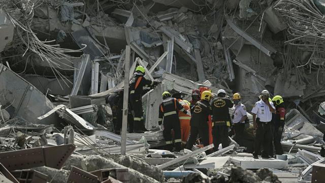 Gedung yang Masih Dalam Proses Pembangunan di Thailand Ambruk