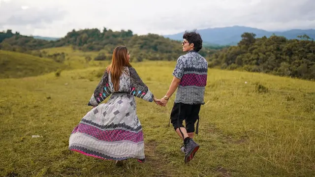 Potret Liburan Atta Halilintar dan Aurel Hermansyah di Sumba. (Sumber: Instagram/attahalilintar dan Instagram/aurelie.hermansyah)