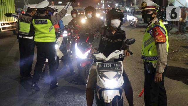 FOTO PPKM Darurat, Jalur Menuju Jakarta Ditutup