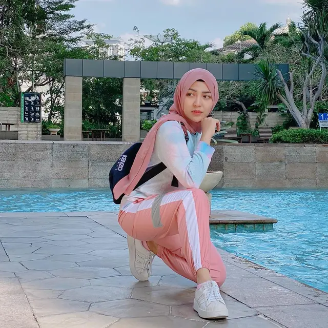 7 Pesona Chacha Sherly Eks Trio Macan saat Pakai Hijab Ini Modis Banget