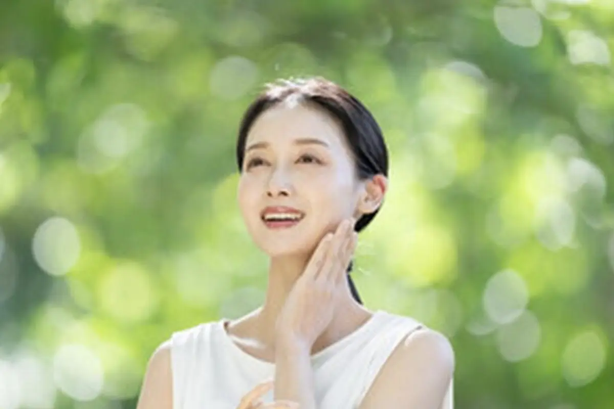 Rahasia Kulit Tetap Sehat dan Terlindungi Saat Aktivitas Outdoor dengan Sunscreen Spray Berteknologi Tinggi (photo by freepik.com)