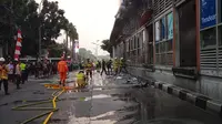 Kebakaran melanda Halte Transjakarta Tendean, Jakarta Selatan, Senin (14/8/2023). (Foto: Gulkarmat DKI Jakarta).