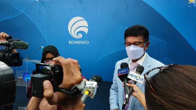 Menteri Komunikasi dan Informatika (Menkominfo) Johnny G. Plate saat memberikan keterangan soal kabar dampak 5G terhadap keselamatan penerbangan (Liputan6.com/Giovani Dio Prasasti)