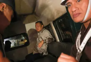 Mantan Jaksa Agung Muda Bidang Tindak Pidana Khusus (Jampidsus) Febrie Adriansyah, saat dibawa ke mobil tahanan untuk  ditahan di rutan KPK di  Gedung Kejagung, Jakarta, Jumat (24/07/2026). (KLY/ Arie Basuki)