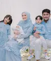 Pasangan selebriti Puadin Redi dan Ryana Dea baru saja menggelar akikah anak ketiganya, Gavin Rafaeyza Redi. Acara digelar secara meriah di sebuah hall di kawasan Jakarta Selatan. Berikut beberapa  potretnya. [Instagram/ryana_dea]