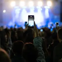 Ilustrasi nonton konser. (c) diy13@ya.ru/Depositphotos.com