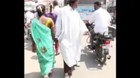 Mani menuturkan aksi jalan mundur yang pertama kali ia lakukan dalam keadaan tanpa pakaian, sejauh 482 km dari kampung halamannya, Chennai.