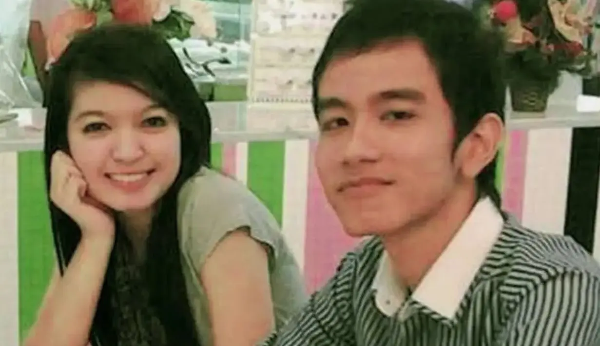 Ini dia foto masa muda Gibran Rakabuming Raka. Kakak dari Kaesang ini jatuh cinta dengan Selvi Ananda karena ajang pemilihan Putra Putri Solo tahun 2009. Saat itu Gibran jadi juri dan Selvi menjadi pesertanya. (Liputan6.com/IG/gibran_rakabuming)