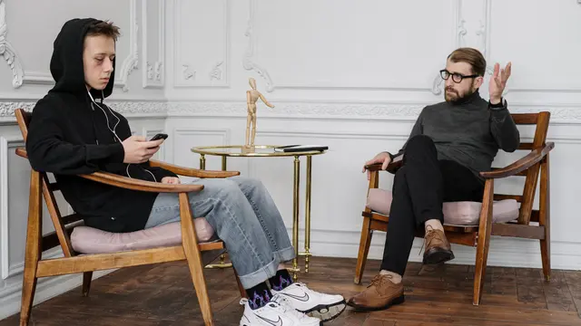 Contoh ilustrasi efek jangka panjang kekerasan emosional yang dialami anak