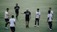 Bali United bersama sang pelatih,&nbsp;Johnny Jansen, dalam sesi latihan di BRI Super League 2025/26. (Dok. ileague.id)