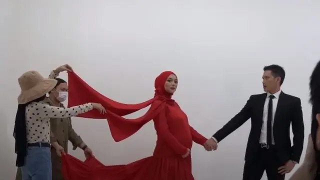 Hamil 7 Bulan, Ini 6 Momen Maternity Shoot Citra Kirana dan Rezky Aditya