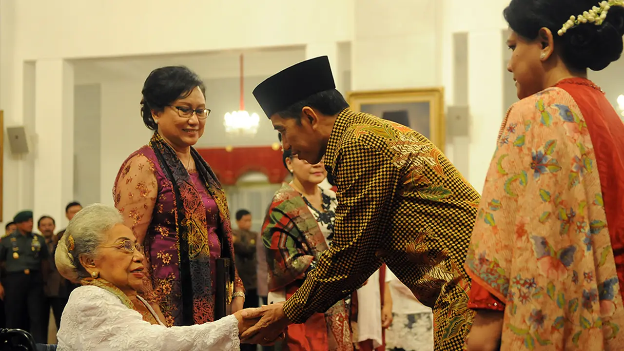 Presiden Jokowi Serahkan Gelar Pahlawan Nasional 4 Tokoh Bangsa