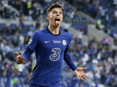 Penyerang Chelsea, Kai Havertz, melakukan selebrasi usai mencetak gol ke gawang Manchester City pada laga final Liga Champions di Stadion Dragao, Minggu (30/5/2021). Chelsea sementara unggul 1-0 di babak pertama. (Jose Coelho/Pool via AP)