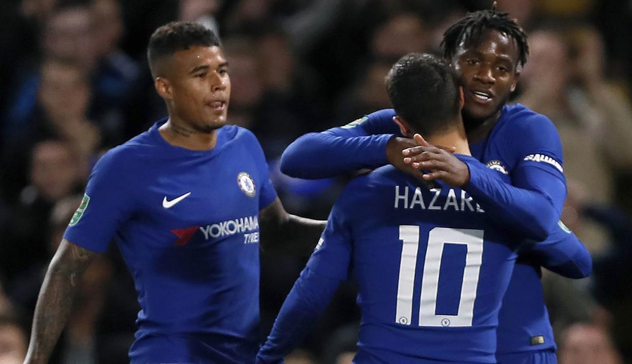 Striker Chelsea, Michy Batshuayi, merayakan gol yang dicetaknya ke gawang Nottingham Forest pada laga Piala Liga di Stadion Stamford Bridge, London, Rabu (20/9/2017). Chelsea menang 5-1 atas Forest. (AP/Kirsty Wigglesworth)