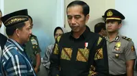 Presiden Jokowi melayat meninggalnya ayahanda Kapolri Tito Karnavian di RSCM, Jakarta Pusat (foto: Biro Pers Istana)