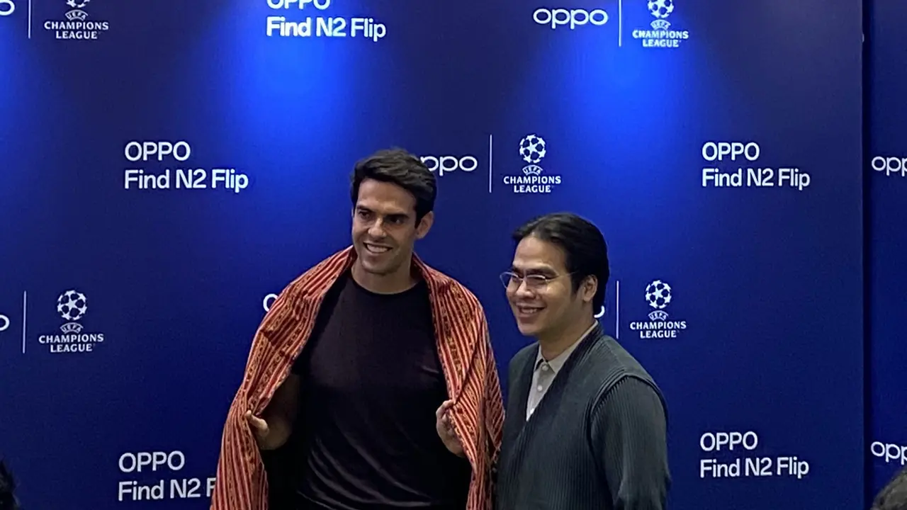 Ricardo Kaka bersama Chief Creative Officer of OPPO Indonesia, Patrick Owen