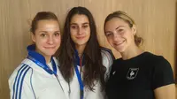 Karateka Prancis: Dari kiri ke kanan Gwendoline Phillipe, Andrea Brito Espoirs, Lea Avarezi
