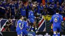 <p>Gelandang Rangers, Joe Aribo melakukan selebrasi usai mencetak gol ke gawang Frankfut pada pertandingan final Liga Europa di stadion Ramon Sanchez Pizjuan di Seville, Spanyol, Kamis (19/5/2022). Frankfurt mengalahkan Rangers 5-4 dalam adu penalti setelah pertandingan pertandingan berakhir imbang 1-1. (AP Photo/Pablo Garcia)</p>