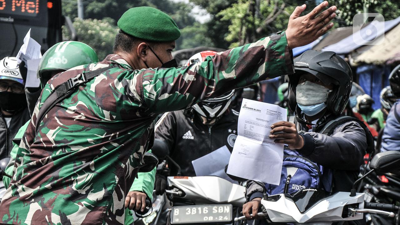 Suasana Penyekatan PPKM Darurat di Jalan Basuki Rahmat