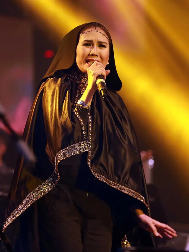 [Bintang] Nicky Astria