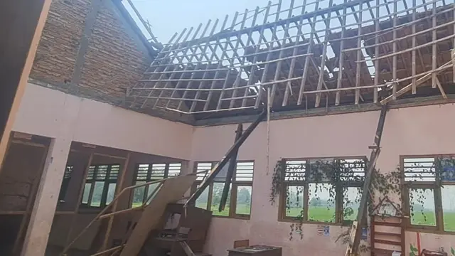 Kondisi bangunan SD Tanggirejo membahayakan bagi siswa.